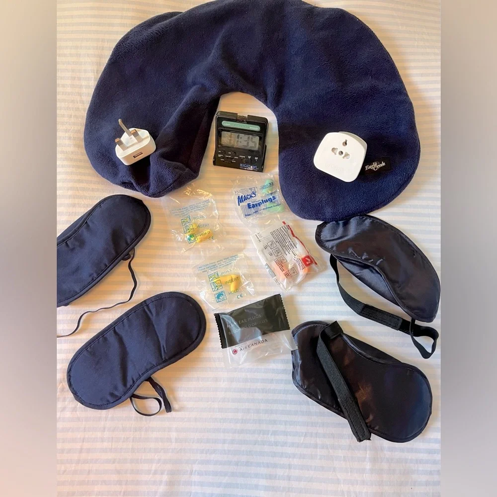 TRAVEL bundle ✈️🚀🛸 - Picture 1 of 8